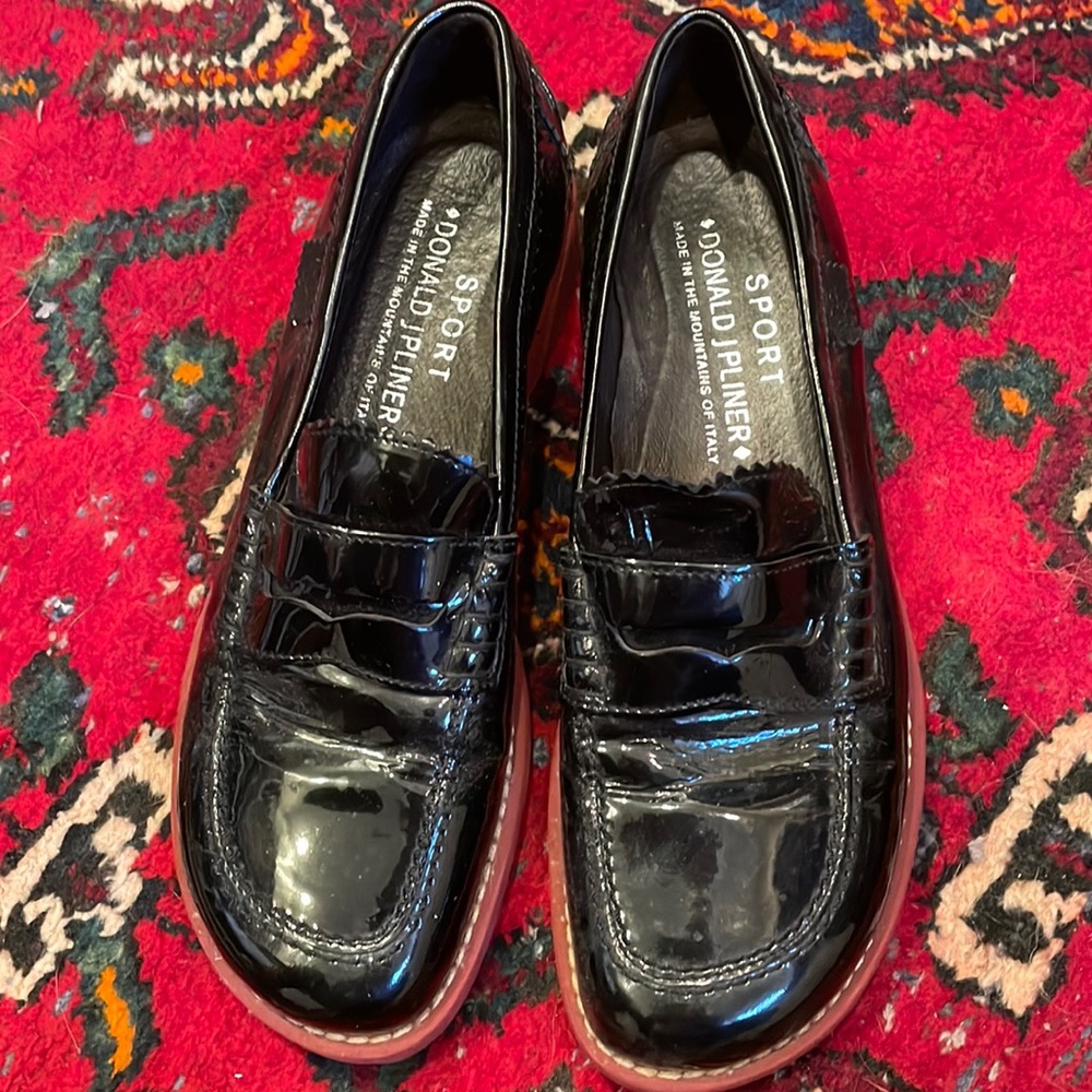 donald plainer patent leather flats
